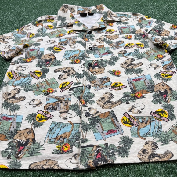 Jurassic Park Button Up Shirt Men's Size S Multicolor Short Sleeve Movie Tee - Picture 2 of 7